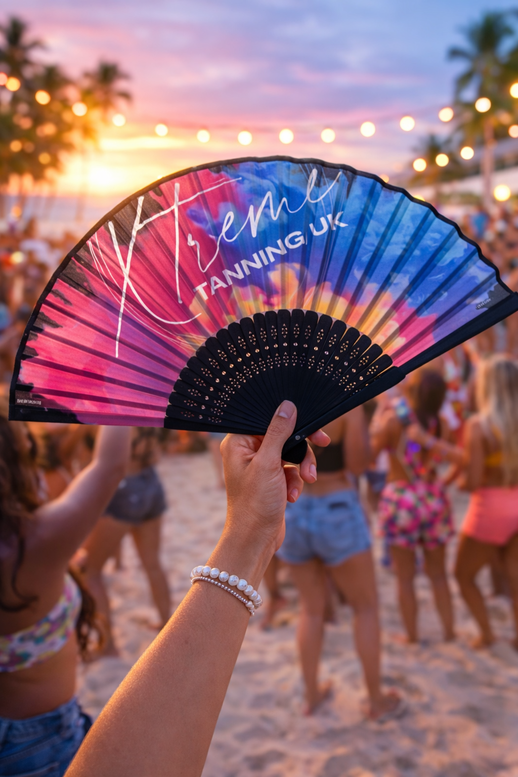 Xtreme tanning hand fan 🪭